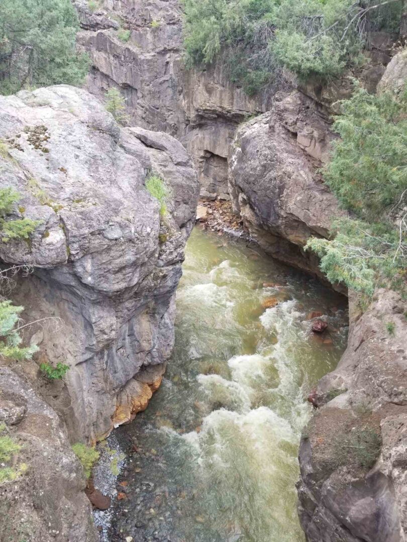 There are several pools with cold water between mountains